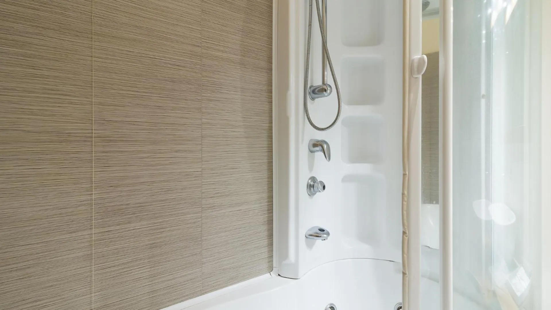 Splendido Appartamento Con 2 Camere Da Letto Milan
